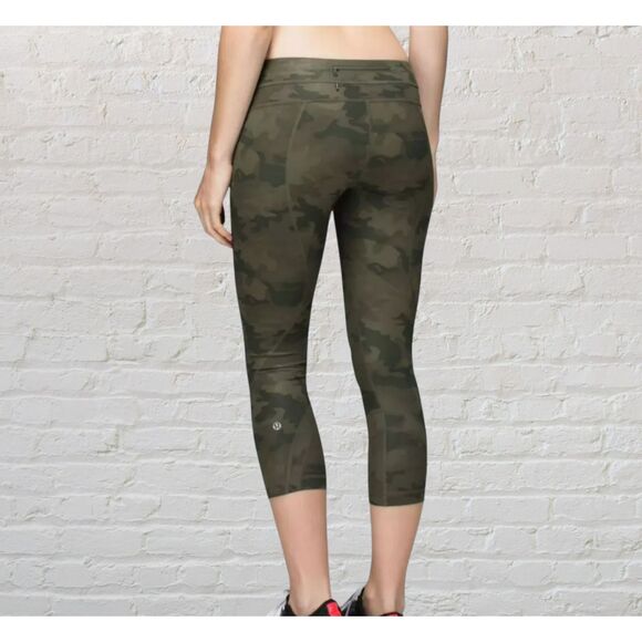 🍃 Lululemon Run Inspire Crop II Size 4 Green Camo Luxtreme Leggings 🏃‍♀️ - Picture 1 of 16